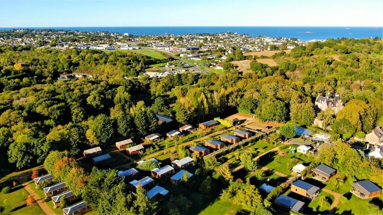 **** Parque de Campismo Glamping Terre & Mer Étables França