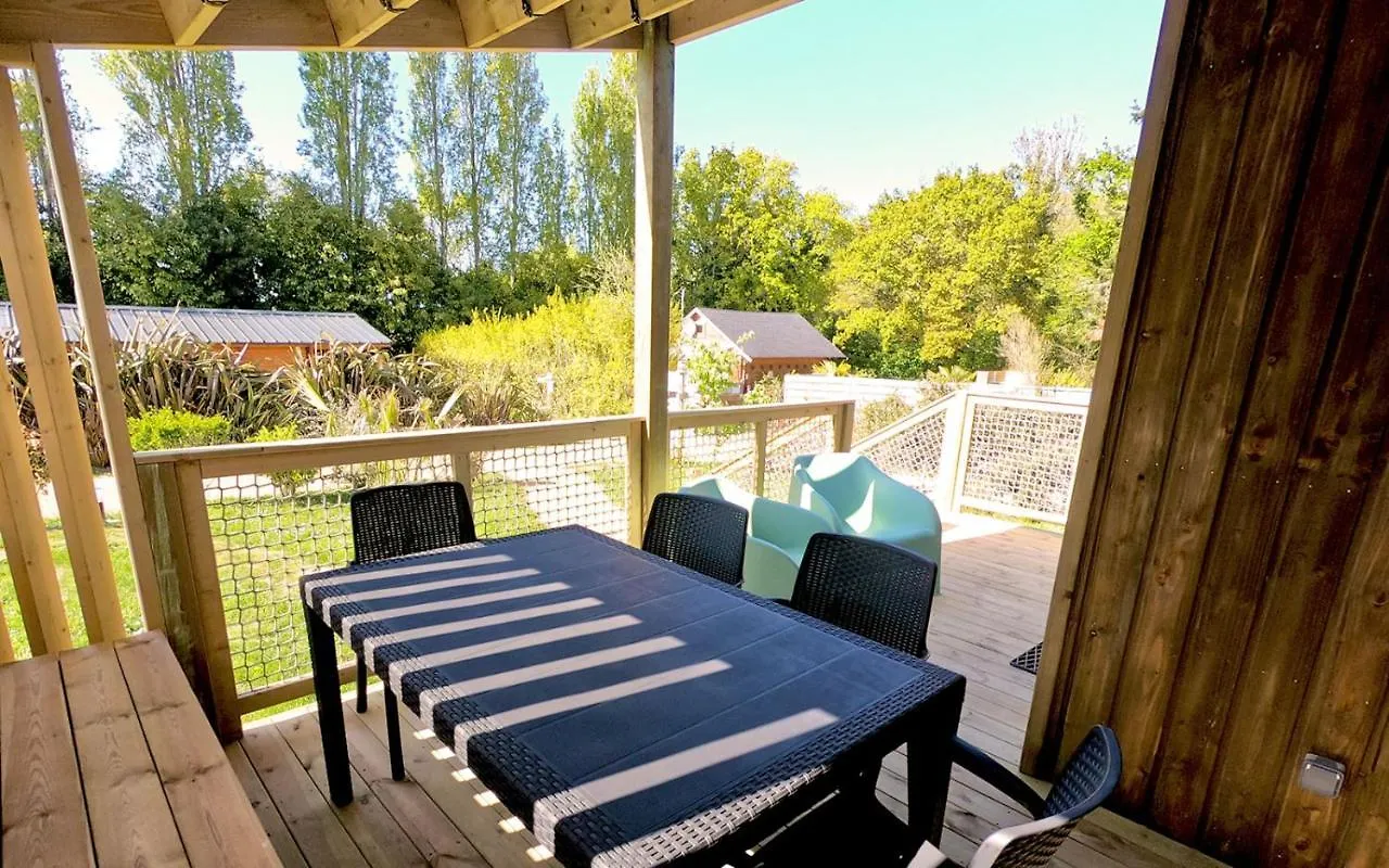 **** Camping Glamping Terre & Mer Étables France